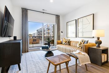 Soaring 9-foot to 10-foot ceilings - Stonehill at West Orange